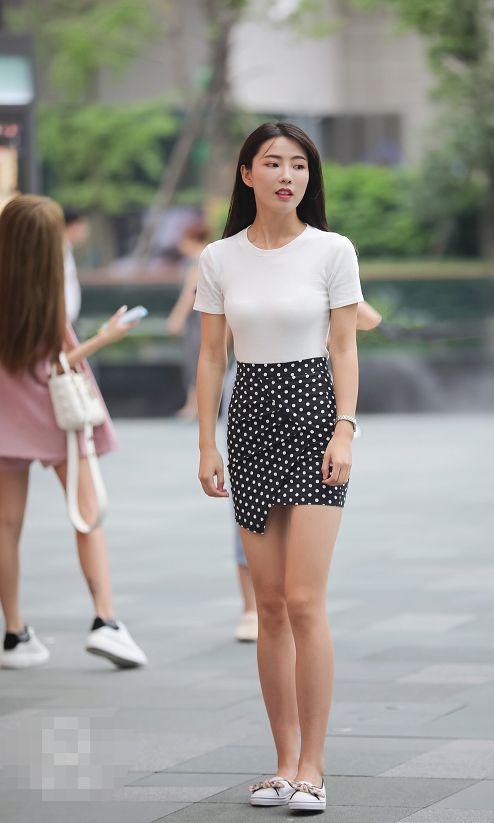 美女穿裙子生活照,尽显美女风采