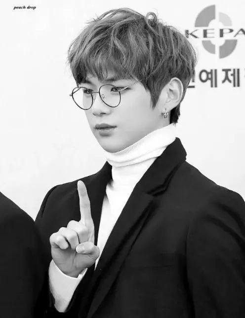 郑网红是谁,从平凡走向璀璨的逆袭之路