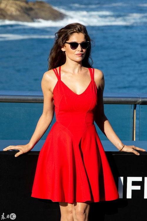 明星红衣图片,明星风采瞬间捕捉