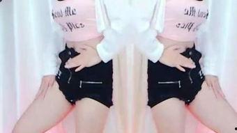 游戏美女美女主播尿急,美女主播突发尿急，网友热议幕后故事